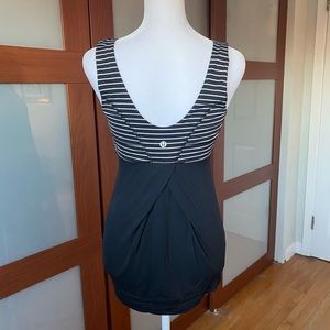 Lululemon workout tank.